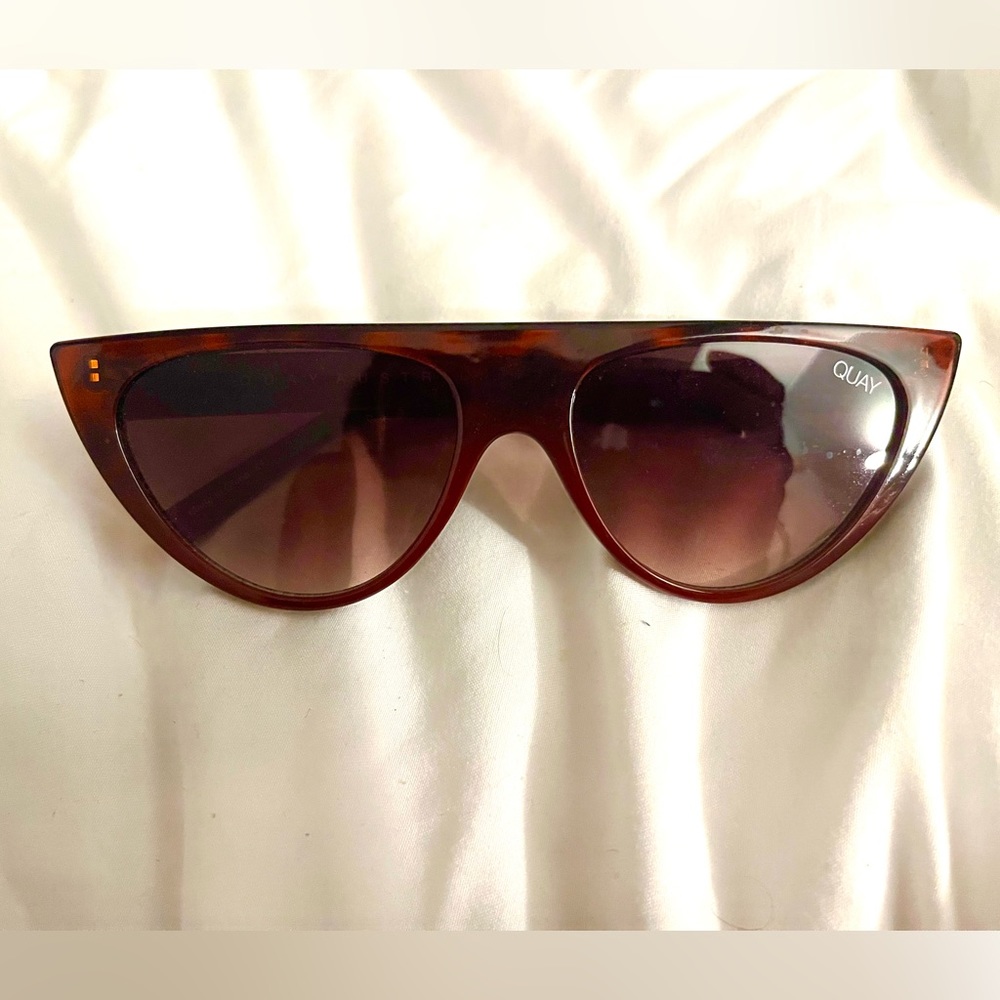 Quay red tortoise sunglasses